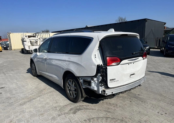 Chrysler Pacifica cena 51900 przebieg: 169000, rok produkcji 2020 z Pyrzyce małe 106